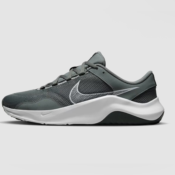 NEW Mens Nike Legend Essential 3 Sneakers 11 - Picture 6 of 9